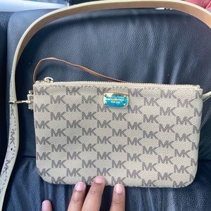 I’m selling a Michael Kors Belt Bag (Fanny Pack).